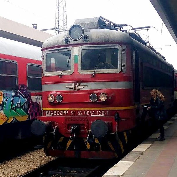 влак машина локомотив