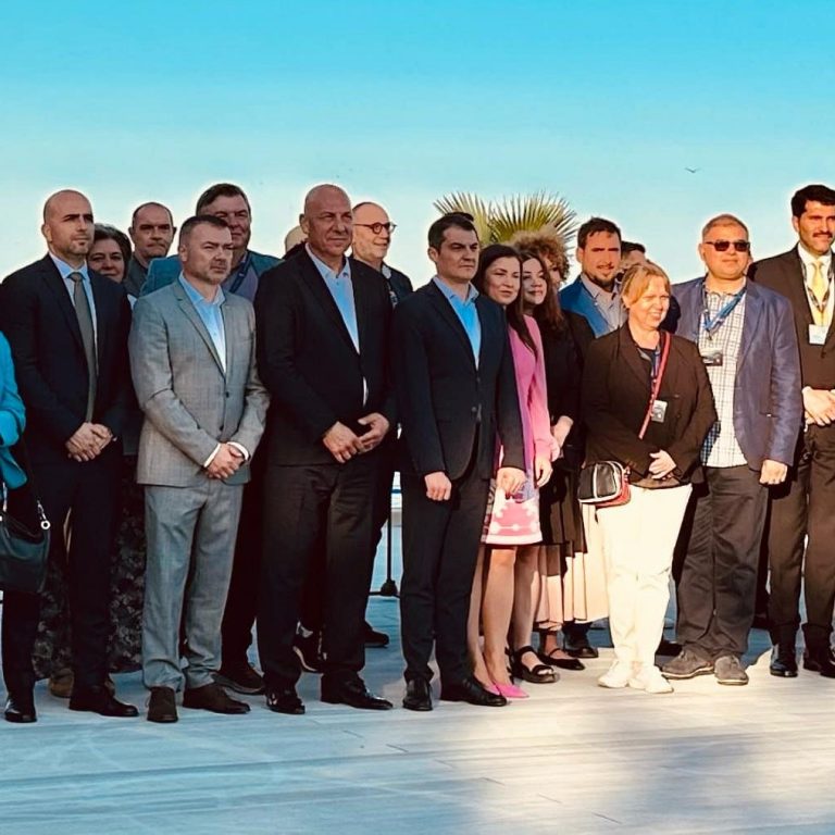 4cb5ed97-c8bc-4e83-8eae-498933070857